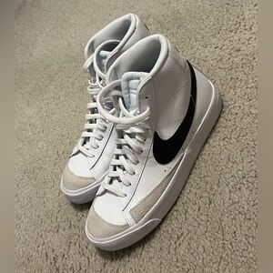 Children’s Nike Sneakers Size 5.5y